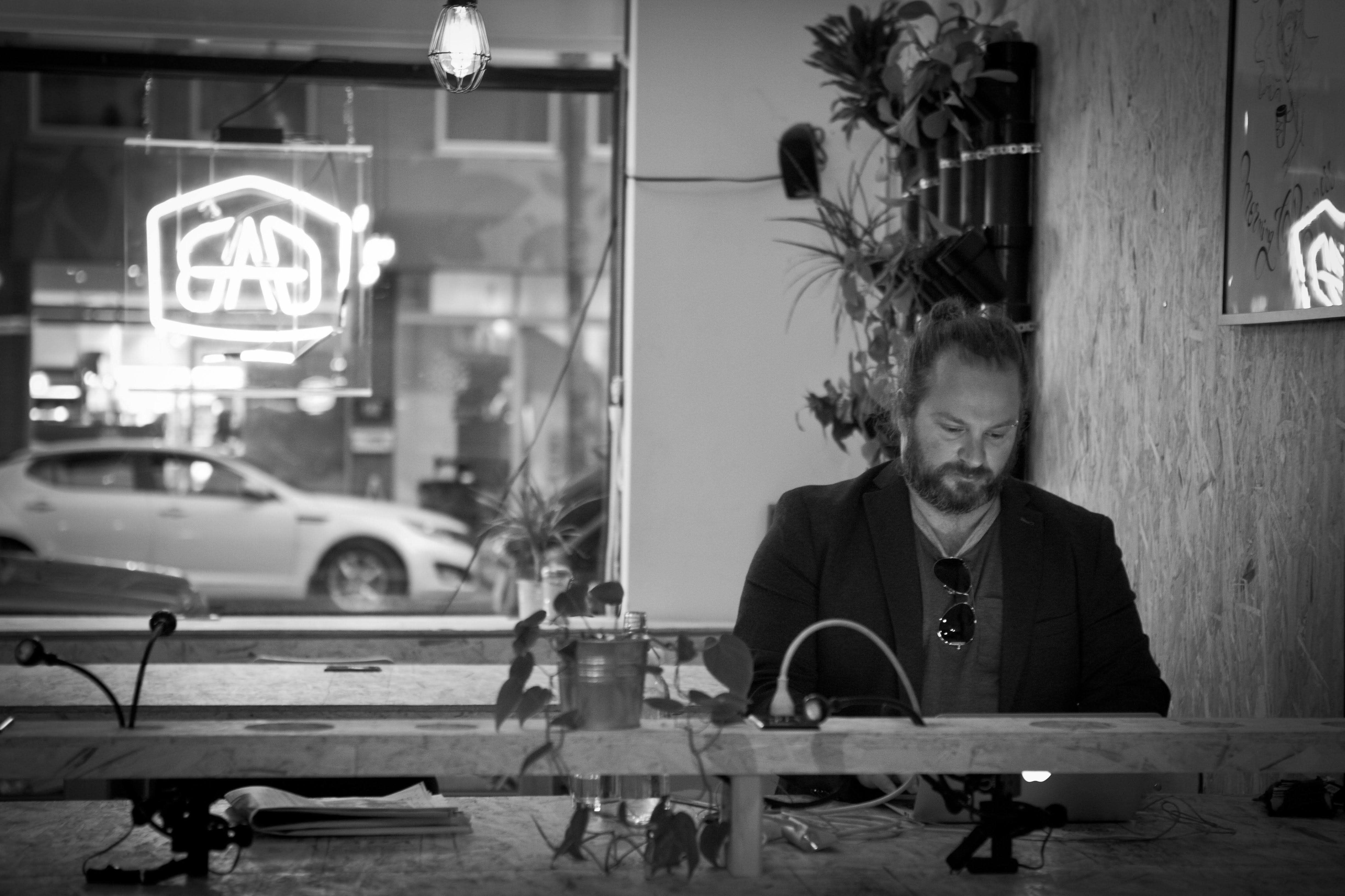 Gab working from a caf&eacute;